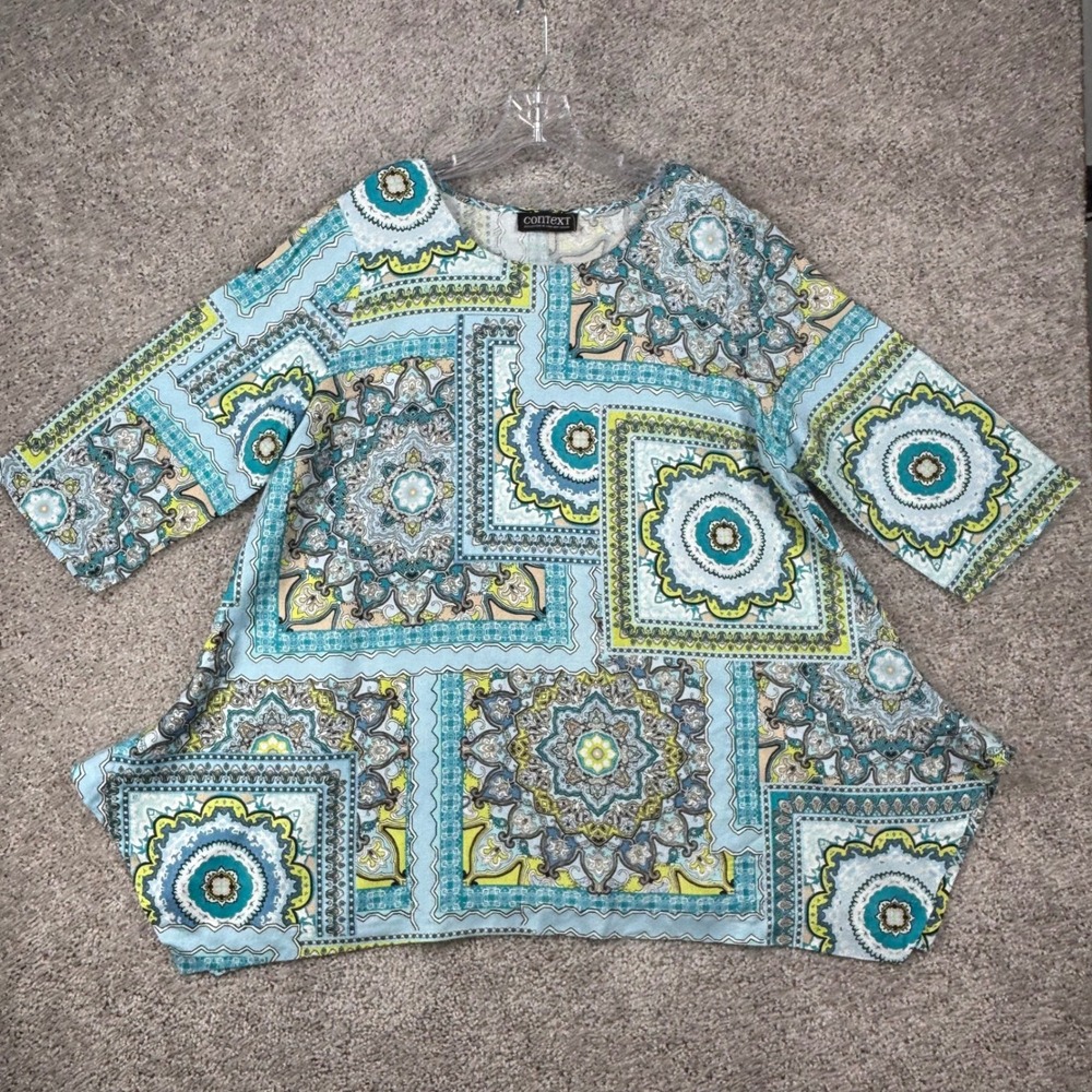 Context Lord and Taylor Linen Blend Mandala Tile Print Sharkbite Tunic Top Blue
